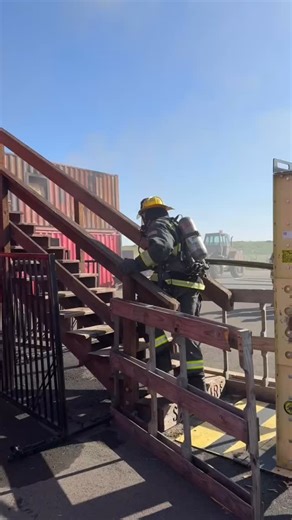 Recently, the 25-1 academy had a live fire training exercise about basement fires. Basement fires are extremely dangerous since access is difficult and you are walking right into the heat of the main fire. With many structures in the City having basements, this was a great training opportunity. These recruits from our agency as well as @westsacfire and @woodland_fire continue to grow and learn as the academy goes on. A job well done 25-1! We can’t wait for graduation. #Sacramento #SacramentoFire