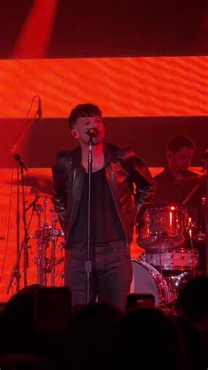 @Louis Tomlinson @LouisTomlinsonHQ performing jump the gun tonight in nyc #louistomlinson #howdidigethere #nyc #manhattan #onedirection