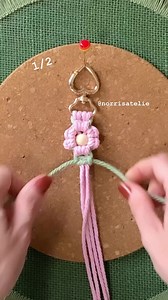 Learn how to create a charming flower-shaped keychain using macramé techniques! #macrame#keychain#ornament#knot#artesanato#feitoamao#flower#🌸 | Diy Concept