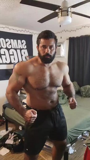 Choose your fighter #samsonbiggz #mrbiggz #musclegodsamson #oldirtysamson #bodybuilder #malemodel #muscleman #fatloss #keto #intermittentfasting