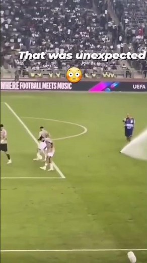 Football player poop💩 whiles playing