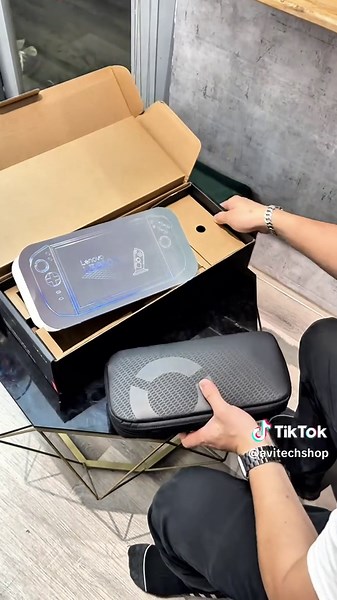 🤩 Lenovo Legion GO 2 Z2E 32G 1T chỉ 3xt mời AE 🤩 ✌️ Hello AE, với tình trạng hết hàng trên nhiều chi nhánh CPS, Lenovo Legion GO 2 đang là chiếc PC Handheld hot nhất dịp giáng sinh 2025 🎅 nhưng hiệu năng thì thua Win 5 395 tận 50% 😌 🟢 CẬP NHẬT HOT NGÀY 10/12/2025 • OneXPlayer X1 Pro (Ryzen AI 9 HX 370 | 32GB | 1TB): chỉ 2xtr • GPD Win 5 AI 395 – 32GB/64GB 4TB: từ 4xtr • OneXPlayer X1 Air (Lunar Lake 258V | 32GB | 1TB): chỉ 2xtr • Legion Go S (Z1 Extreme | 32GB | 1TB) – hàng hiếm: 18.xtr • R