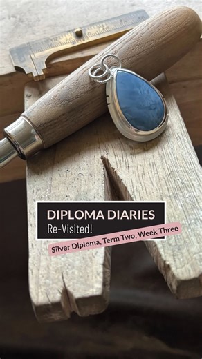 Jessica Rose | Jewellers Academy on Instagram: "Hey jewellers! ⚒️ Do you love working with cabochon stones? 💎 Come share your top tips for working with them in the comments 👇 The third week of Term Two for our Diploma In Silver Jewellery students requires them to make a bezel setting featuring an irregular shaped stone, such as a pear or a square 🍐 Kelly (@willowandtwigg) has been using stones like this in her designs for a while, so enjoyed a slightly easier week on the course when she did t