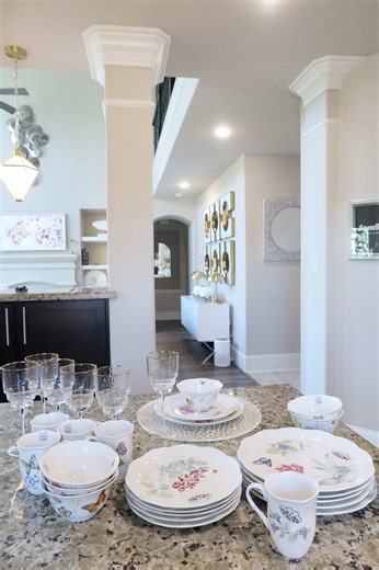 Perfect Dinnerware Set for Spring and Summer