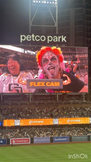 Thunder Rosa también fue invitada por los Padres de San Diego al lanzamiento del City Connect