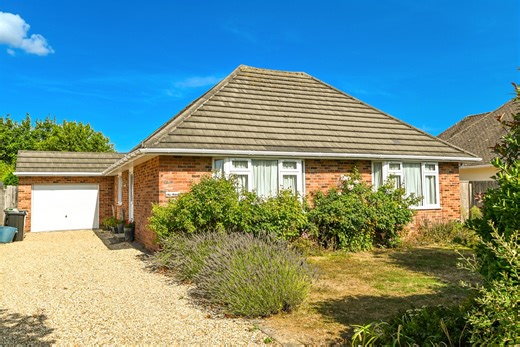 Garden Close, New Milton, Hampshire, BH25 6NL - Mitchells Estate Agents