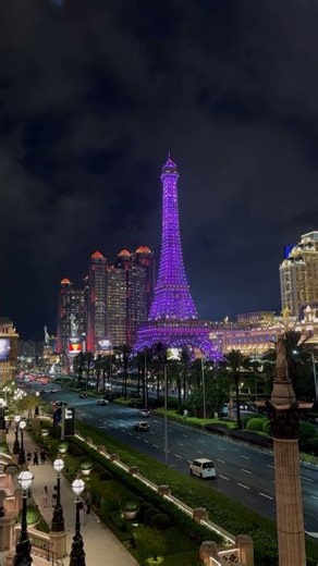 Nevada Vibes: Desert Roads, Neon Lights & Hidden Gems!