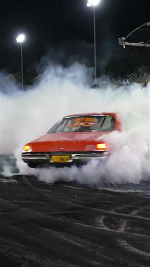 1100hp Holden HJ Kingswood Burnout