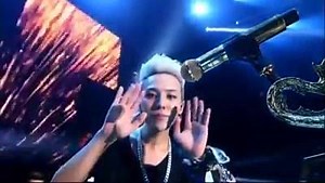 8.9K views · 990 reactions | G-DRAGON - TODAY 这一段让管管陷入疯狂的视频和歌曲 无论假音前奏旋律现场声援 简直就是大发!! 但只知道的是那时候的志龙脚受伤, 这个傻孩子还在边唱边跳 真是令人生气 正式管 5小只 | Bigbang is VIP | Facebook