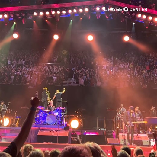 Singing along with Bruce Springsteen all night ALL NIGHT | Chase Center