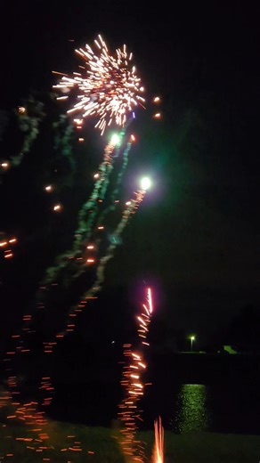 280shot MINI BARRAGE FIRE CANDLE from phantom brand fireworks #pyrotechnics #fireworks #pyro #shorts