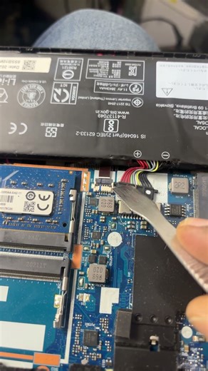 How to remove #laptop battery #diy #gaminglaptop