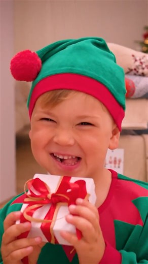 Françoise Saget on Instagram: "Les nouveautés de la saison sont là, prêtes à faire entrer l’esprit de Noël dans vos intérieurs 🎄✨ #FrancoiseSaget #joieinterieure #fantaisie #lingedemaison #douceur ##noël"