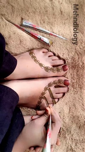 Ayesha Siddiqui | ✨ Easy & Elegant Foot Mehndi Design ✨ | Full Tutorial on YouTube Simple yet beautiful foot mehndi design for beginners 🤍 Step-by-step... | Instagram