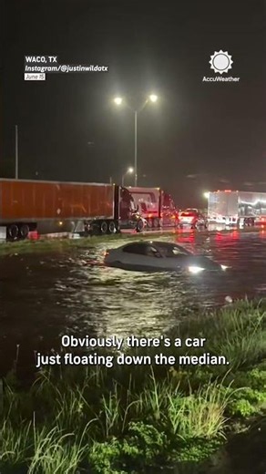 I-35 completely shut down by massive flood