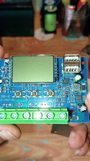 Solar Charge Controller (SCC) Disassembly ☀️ | Inside View