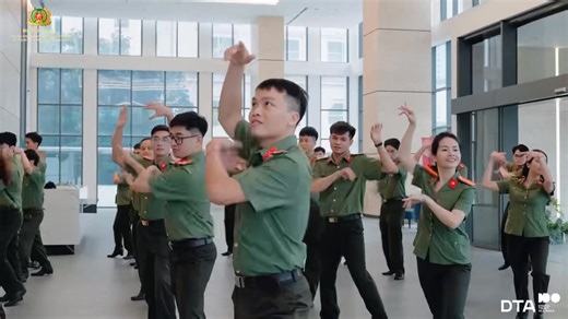 📣 📣📣 MỜI BÀ CON CÙNG THAM GIA DANCE CHALLENGE "KHÔNG MỘT MÌNH" NÀO !!!... 🎶Sáng tạo và lan tỏa tinh thần an toàn số theo cách riêng của mình. 💃🕺Hãy ghi lại điệu nhảy chính thức của chiến dịch “Không Một Mình" và tham gia cuộc thi ngay hôm nay để nhận được những phần thưởng vô cùng hấp dẫn! 📌 Thời gian dự thi: Từ 15/11-30/11/2025 🚨 Cách tham gia cực đơn giản: 1️⃣ Quay video điệu nhảy theo đúng mẫu hướng dẫn: https://bit.ly/4857VnY 2️⃣ Đăng công khai trên Facebook hoặc TikTok. 3️⃣ Trong ca