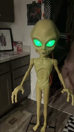 NEW FOR 2025 Halloween Costumes Roswell Alien animatronic SVI Prop