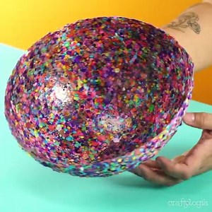 2.5M views · 3.6K reactions | ¡Dale un toque divertido y colorido a tu próxima fiesta con este tazón de confetti serás la sensación! ✨拾 Video vía: Craftología Ubícanos: Link Google Maps https://goo.gl/maps/u2M2H5HxwLP2 | Súper Dulceria El Colmenar | Facebook