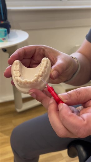 What should you be using to clean in between your teeth? There are many different option such as floss and interdental brushes - be sure to choose the right tool for your gap sizes! #MorningRoutine #TePeBrushes #OralHygieneRoutine #TePeUK