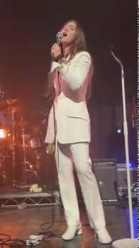 Watch Weyes Blood debut songs from ‘…Hearts Aglow’ at San Diego gig