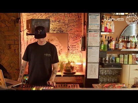 Reflex Blue (live) | themuddshow x Waves