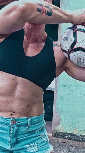 Lari Muscle Show: Soccer Ball Smash Power