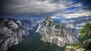 You can spend an entire day admiring the view from Glacier Point. See our guide for the best months to avoid the crowds at Yosemite National Park. | Alamo Rent A Car