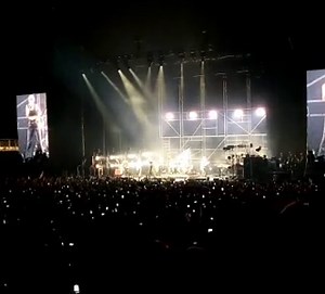 Watch Taylor Swift surprise fans by joining HAIM on stage in London