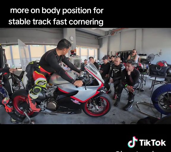 Mastering Body Position for Motorcycle Cornering