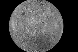 Detectan misteriosas “estructuras” enterradas en la cara oculta de la Luna