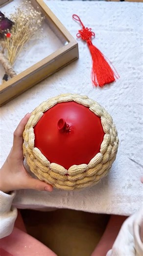 She Turned A Balloon Into A Beautiful Lamp 😮