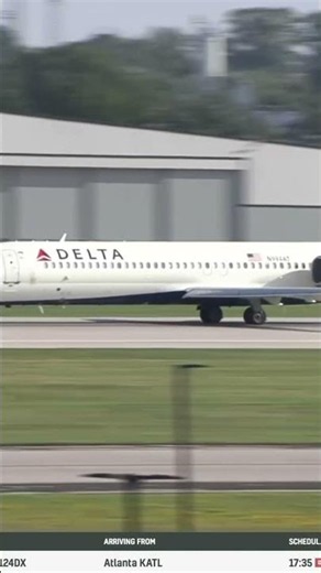UNLOADING THE VAULT:Delta 717 Departing@MKE Milwaukee Mitchell International Airport Milwaukee WI