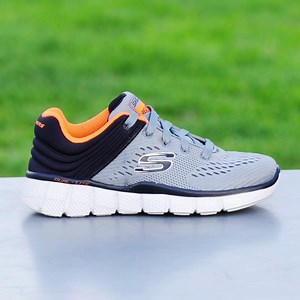 Skechers Kids hace que tu mundo de vueltas | SKECHERS