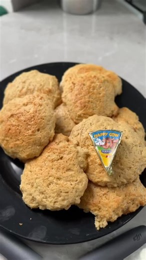 Powder Bun Recipe! A delicious Belizean Snack Ingredients : 2 Cups All Purpose Flour 1/2 Cup Margarine 1/2 Cup Brown Sugar or White Sugar 1/2 Cup Raisins 2 Tsp Baking Powder 2 Medium Eggs 1 Tsp Vanilla 1 Tsp Cinnamon 1 Tsp Nutmeg 1/2 Cup Coconut Milk or Carnation milk #belizeanfood #powderbuns♥️ #travelbelize | Bucket List Tours & Transfers Belize