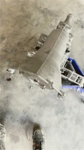 700r4 install in an 63 Impala make sure your loctite your bolts