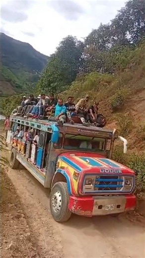 Travelling by chiva bus from Neiva, Huila to Aipesito, a district of Neiva; rural life #countrysi...