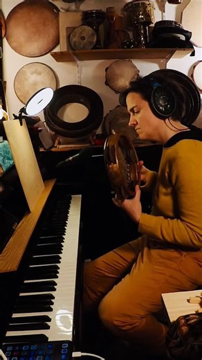 Nora Thiele on Instagram: "NUCLEUS FLOW 3 freeze Endless reverb #norathiele #riqq #percussionist #framedrum"