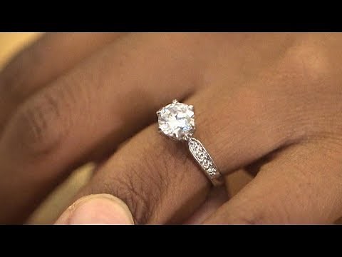 Thief steals a woman's engagement ring at nail salon | What Would You Do? | WWYD