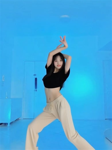 Visual art in motion Digital rhythm flow Dance through pixels #hdance.ai #digitaldance #tiktokdance #motiondesign #fyp Reference: @Innah Bee 🇵🇭