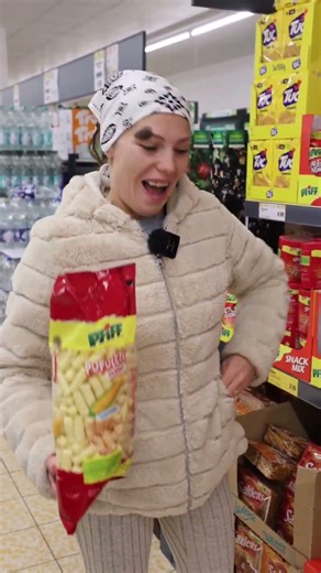 Mărioara manancă in magazin #comedy #amuzant #funny