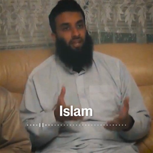 Personer med bande- og rockerrelationer har infiltreret det danske velfærdssamfund. Gennem halvandet år har Frihedsbrevet afdækket, hvordan personer med rocker- og banderelationer spinder guld på udsatte. Den kriminelle underverden har kastet sig ud i at drive bosteder, og de tjener styrtende på det.I Frihedsbrevets nye podcast ‘Velfærdsbanderne’ fortæller vi, hvordan kyniske velfærdskøbmænd fusker med penge til vores mest udsatte børn og unge. Lyt til podcasten via linket i kommentarsporet. Lig