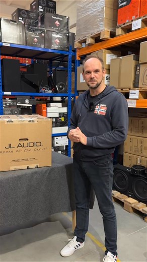 114K views · 421 reactions | Prezentacja ręcznie robionego w USA subwoofera JL Audio W7 Anniversary Edition. Ogromny, trzynastocalowy głośnik z masą patentów. Zobaczcie sami, jak pięknie zapakowany jest ten potwór i ile kosztuje! Ile takich potworów włożyć, by bas był z najwyższej ligi? #JLAudio #Subwoofer #W7 #CarAudio #HiEnd #Audiofil #Bas | TOP AUTO - Wyciszanie samochodów car audio Gdańsk Kraków Warszawa Wrocław | Facebook