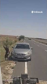 Pracovníka odťahovej služby pri pomoci zrazilo auto | TN live