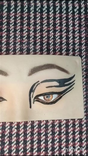 Extreme Graphic Eyeliner: A How-To Guide#ytshorts #shortsfeed #viralshorts #viralvideo