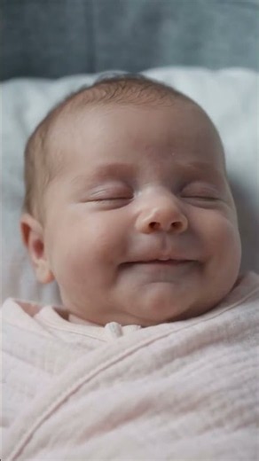 Smart Robot Cradle Rocks Baby to Sleep... Mom's Reaction Says It All ❤️