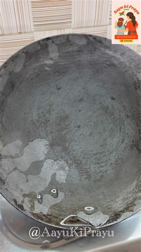 Iron Tawa Cleaning Hack New Like Shine ✨😱 | Easy Kitchen Trick | 1-Minute Cleaning #shorts #ytshort