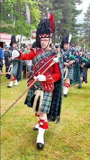 #drummajor Esson leads Ballater #pipeband #march in rain at 2025 Tomintoul #highlandgames #shorts