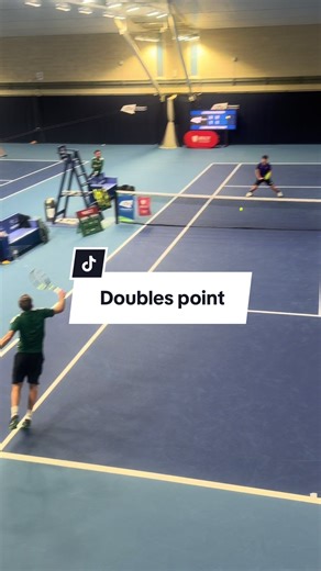 Men’s doubles opened the day with this quality point between the men at Stirling Univeristy and Leeds Beckett 😮‍💨 #tennis #tennisdoubles #bucs #universitytennis #superweekend