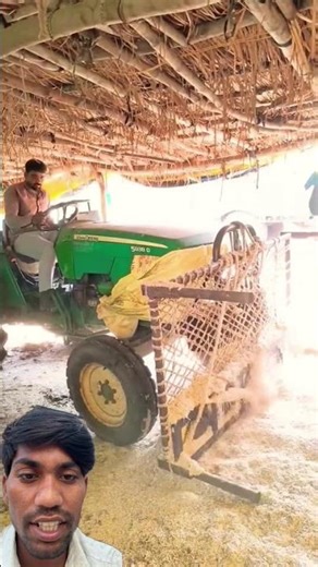 John Deere tractor ke aage khat laga kar bhusa ko upper Kar rehe hai # #tractorindia #tractorking